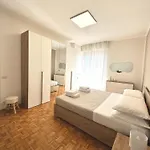 Casa Vittoria - Tra Maggiore E Centro Citta アパート ルイーノ